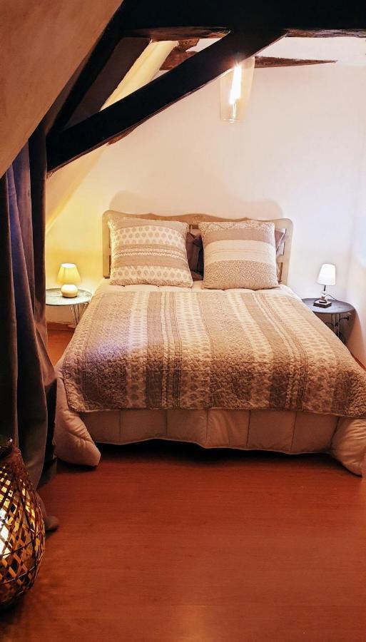 Gite Et Chambres D'Hotes - Sur Le Chemin Des Sens Azerat Ngoại thất bức ảnh