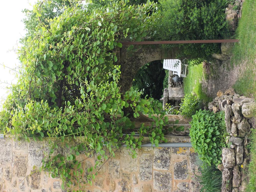 Gite Et Chambres D'Hotes - Sur Le Chemin Des Sens Azerat Ngoại thất bức ảnh