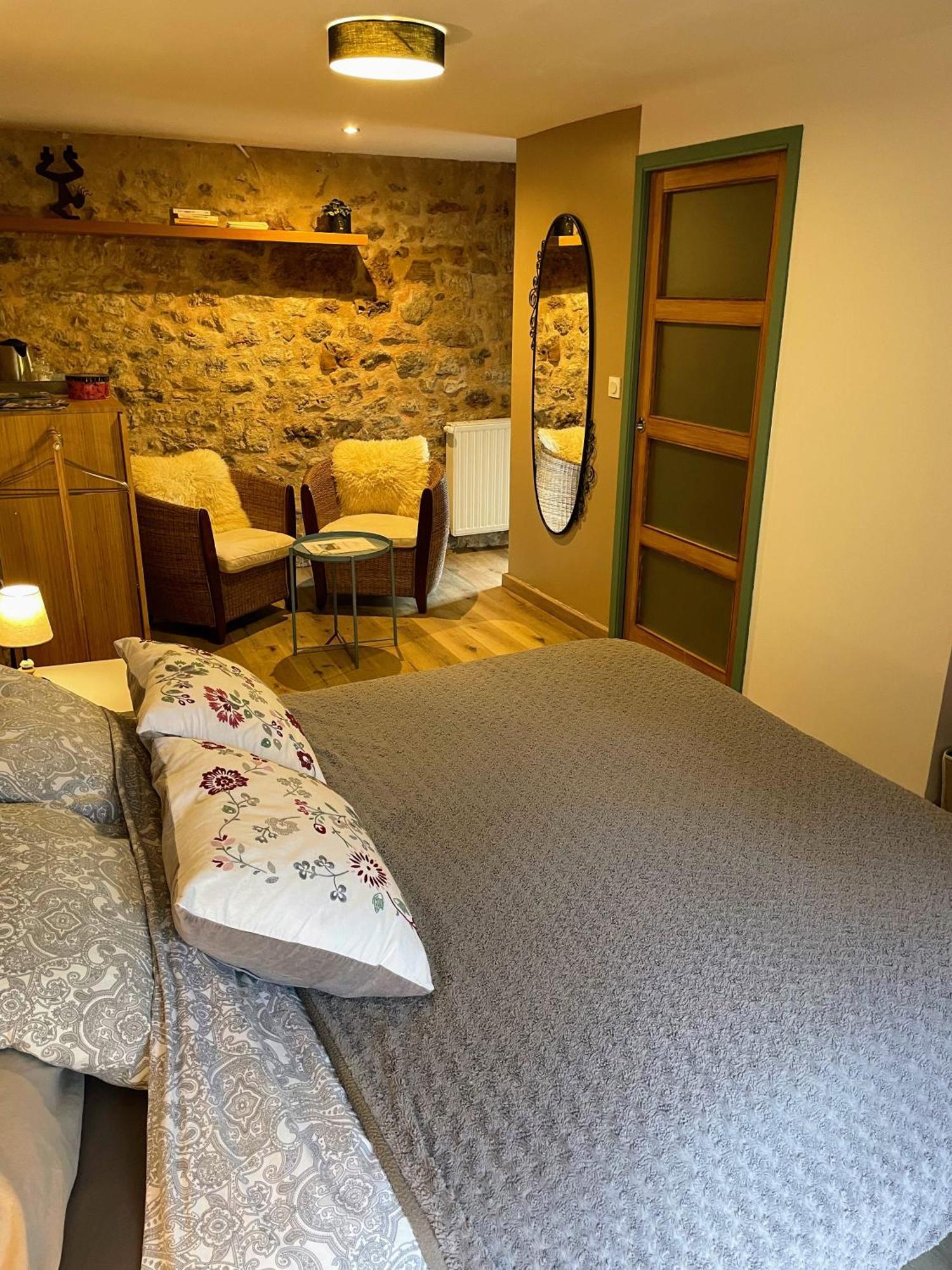 Gite Et Chambres D'Hotes - Sur Le Chemin Des Sens Azerat Ngoại thất bức ảnh