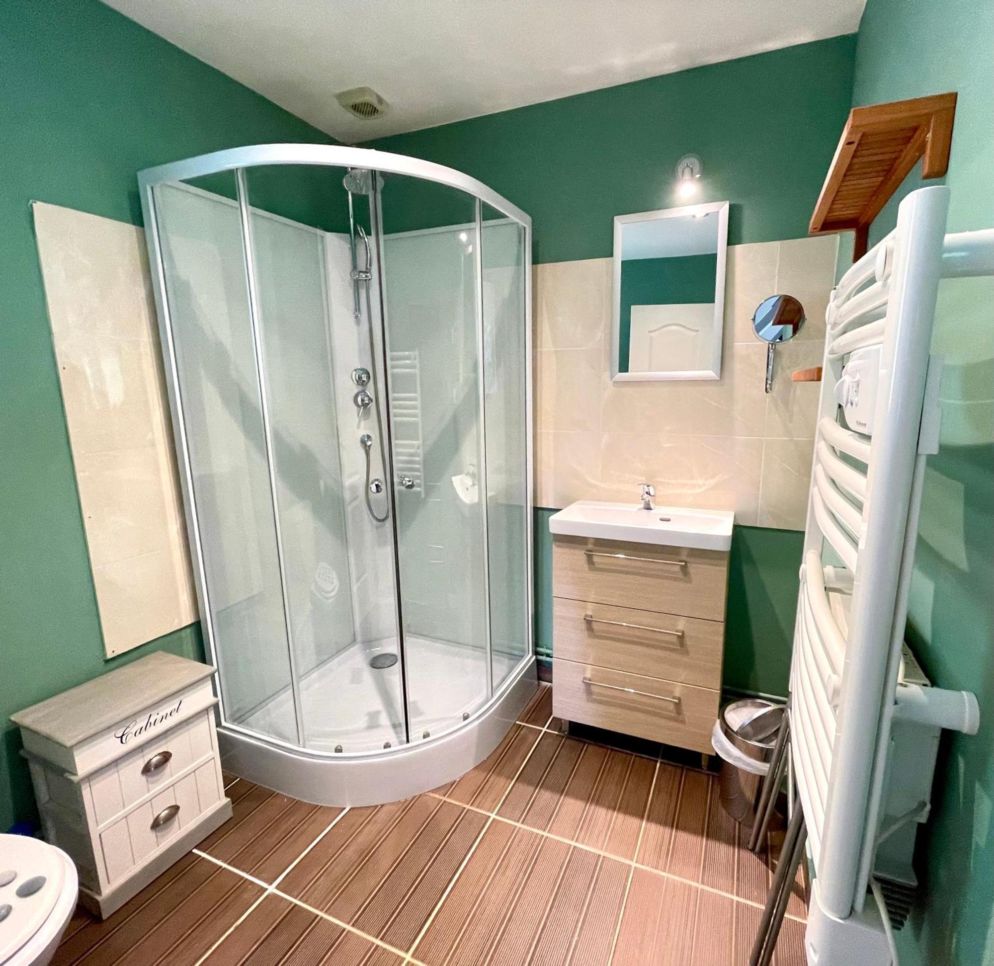 Gite Et Chambres D'Hotes - Sur Le Chemin Des Sens Azerat Ngoại thất bức ảnh