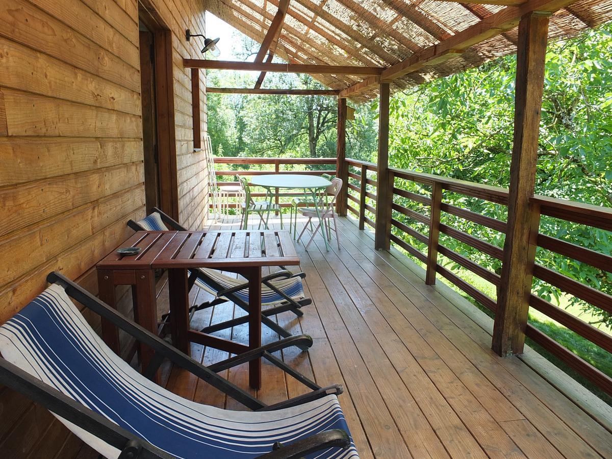 Gite Et Chambres D'Hotes - Sur Le Chemin Des Sens Azerat Ngoại thất bức ảnh